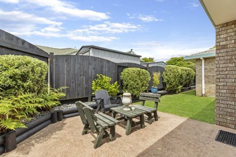 Photo of property in 122 Dalton Drive, Papamoa Beach, Papamoa, 3118