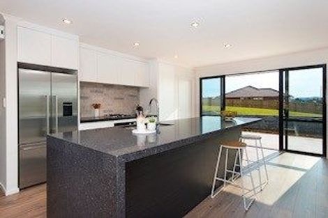 Photo of property in 2 Glennron Lane, Waiuku, 2123