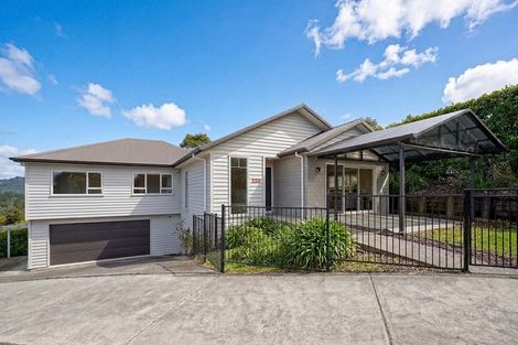 Photo of property in 220 Forest Hill Road, Waiatarua, Auckland, 0612