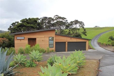 Photo of property in 132 Kittiwake Drive, Schnapper Rock, Auckland, 0632