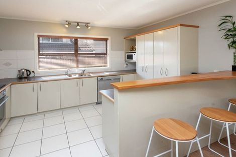 Photo of property in 54 Hattaway Avenue, Bucklands Beach, Auckland, 2012