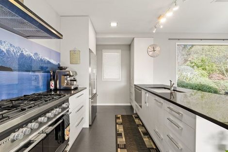 Photo of property in 27 Pendeen Crescent, Jacks Point, Queenstown, 9371