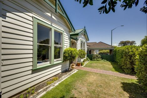 Photo of property in 36 Napier Terrace, Hospital Hill, Napier, 4110