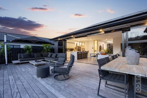 Photo of property in 21 Vogwill Road, Kumeu, 0810