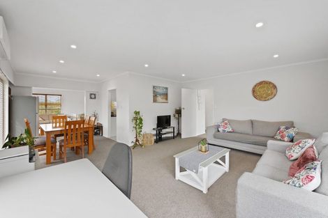 Photo of property in 18 Borrowdace Avenue, Botany Downs, Auckland, 2010