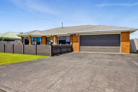 Photo of property in 18 Beech Place, Hawera, 4610