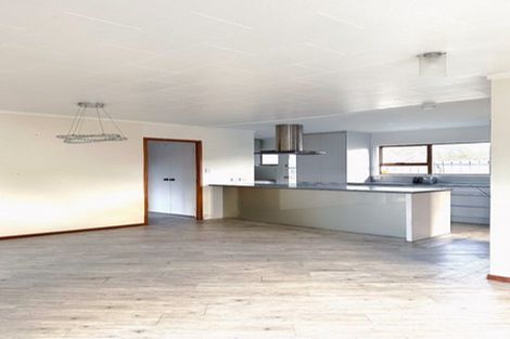 Photo of property in 2/13 Phoenix Place, Papatoetoe, Auckland, 2025