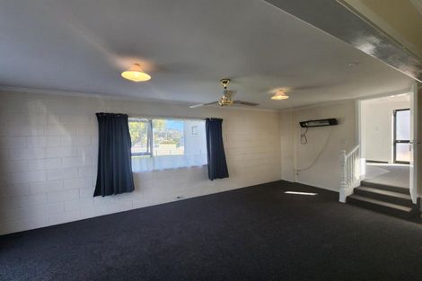 Photo of property in 28 Breakwater Road, Moturoa, New Plymouth, 4310