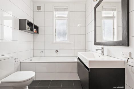 Photo of property in 27 The Parade, Island Bay, Wellington, 6023