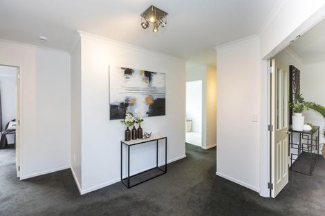 Photo of property in 58 King Charles Drive, Kingsley Heights, Upper Hutt, 5018