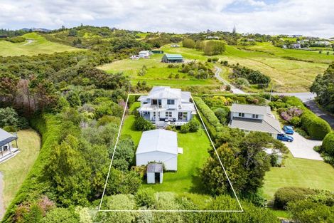 Photo of property in 689 Cove Road, Waipu, 0582