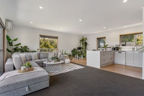 Photo of property in 2/76 Heathcote Road, Castor Bay, Auckland, 0620