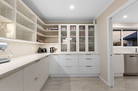 Photo of property in 4 Cyprus Place, Fitzherbert, Palmerston North, 4410