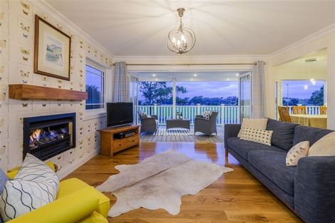 Photo of property in 48a Waterview Road, Stanley Point, Auckland, 0624