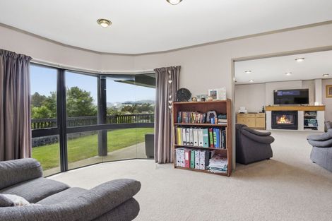 Photo of property in 2/18 Sailmaker Close, Whitby, Porirua, 5024
