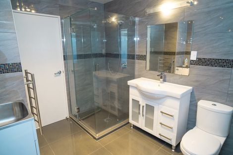 Photo of property in 17 Tiroroa Avenue, Te Atatu South, Auckland, 0610