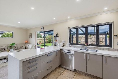 Photo of property in 143 Milne Drive, Paraparaumu, 5032