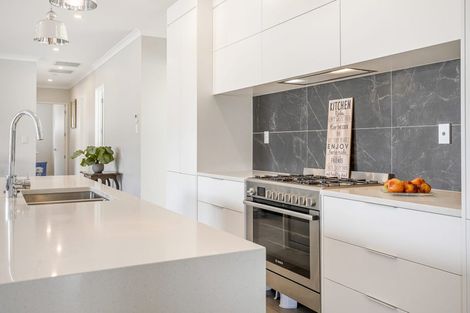 Photo of property in 16 Walter Ruddock Avenue, Kumeu, 0810