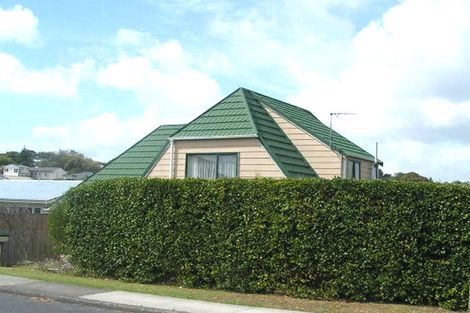 Photo of property in 2/2 Lyttelton Avenue, Forrest Hill, Auckland, 0620