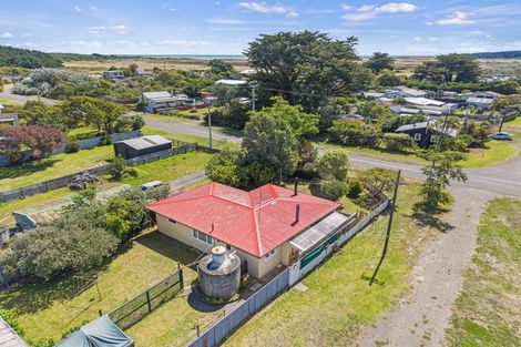 Photo of property in 49 Punga Street, Tangimoana, 4822