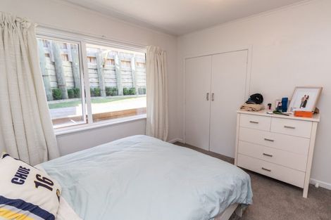 Photo of property in 68 Newlands Road, Newlands, Wellington, 6037