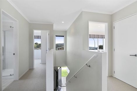 Photo of property in 254 Mark Avenue, Grenada Village, Wellington, 6037