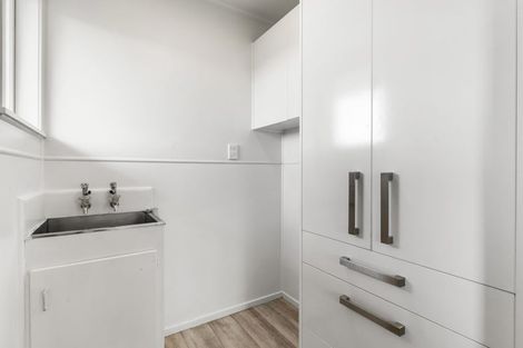 Photo of property in 55 Larnoch Road, Henderson, Auckland, 0610