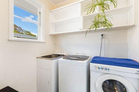 Photo of property in 15 Nash Street, Marfell, New Plymouth, 4310