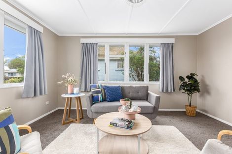 Photo of property in 15 Kapiti Crescent, Titahi Bay, Porirua, 5022