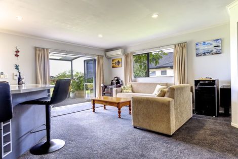 Photo of property in 97 Farnborough Drive, Grandview Heights, Hamilton, 3200