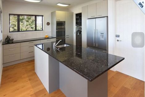 Photo of property in 1a Burford Place, Mellons Bay, Auckland, 2014