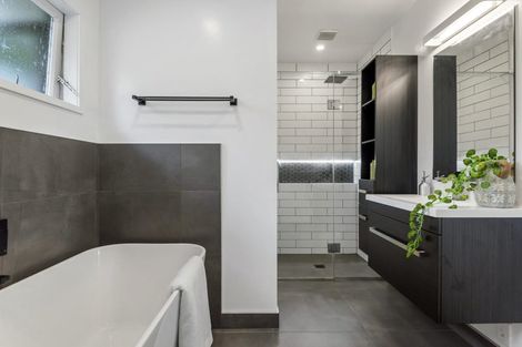 Photo of property in 1/649 Beach Road, Rothesay Bay, Auckland, 0630