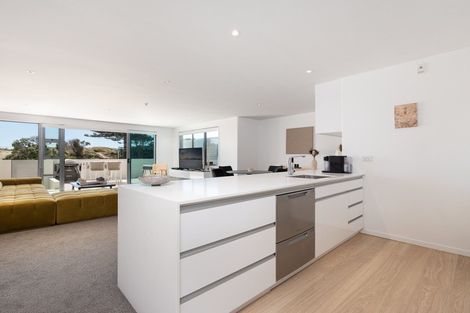 Photo of property in 2/135 Marine Parade, Mount Maunganui, 3116