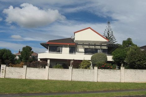 Photo of property in 12 Pitlochry Place, Highland Park, Auckland, 2010