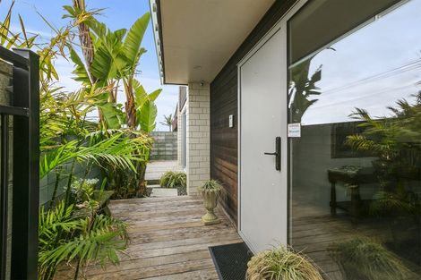 Photo of property in 21 Hine Street, New Plymouth, 4310