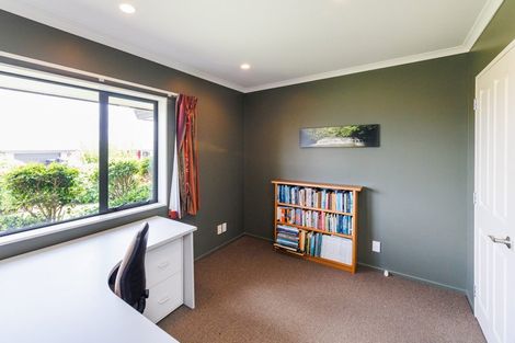 Photo of property in 2 Masefield Terrace, Kelvin Grove, Palmerston North, 4414