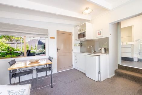 Photo of property in 17 Roslyn Road, Bluff Hill, Napier, 4110