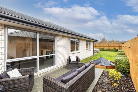 Photo of property in 28 Evelyn Crescent, Marshland, Christchurch, 8083