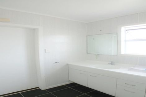 Photo of property in 28 Sturdee Road, Manurewa, Auckland, 2102