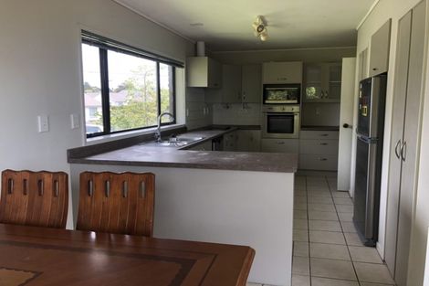 Photo of property in 194 Cliff Drive, Green Bay, Auckland, 0604