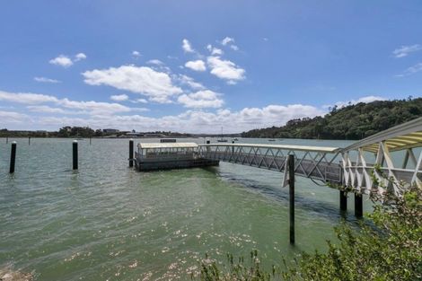 Photo of property in The Haven, 5/120 Beach Haven Road, Beach Haven, Auckland, 0626