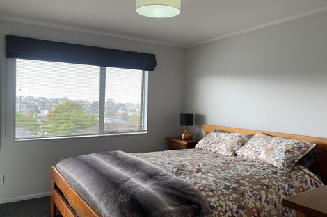 Photo of property in 2/34 Elizabeth Drive, West Harbour, Auckland, 0618
