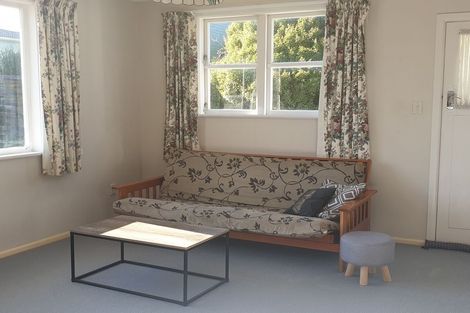 Photo of property in 39 Redwood Avenue, Tawa, Wellington, 5028