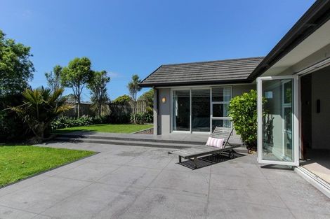 Photo of property in 4 Links Drive, Waiwhakaiho, New Plymouth, 4312
