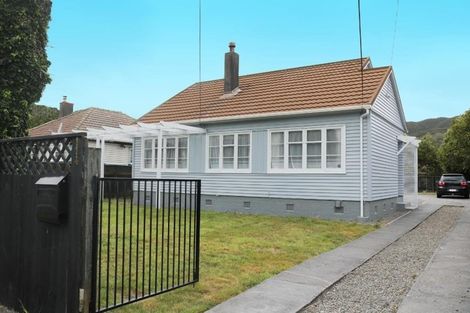 Photo of property in 114 Cambridge Terrace, Fairfield, Lower Hutt, 5011