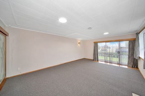 Photo of property in 8 Bone Crescent, Hawera, 4610