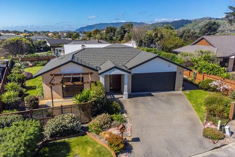 Photo of property in 27 Quadrant Heights, Paraparaumu, 5032