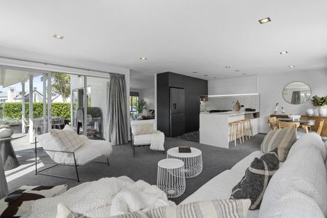 Photo of property in 5 Millpond Place, Parklands, Christchurch, 8083