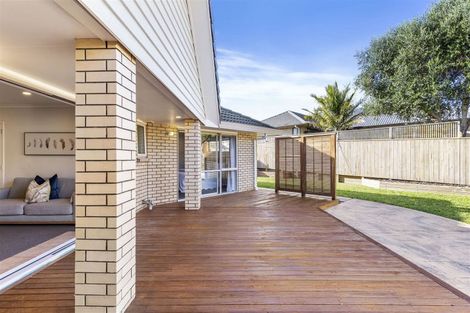 Photo of property in 29 Newbliss Crescent, East Tamaki Heights, Auckland, 2016