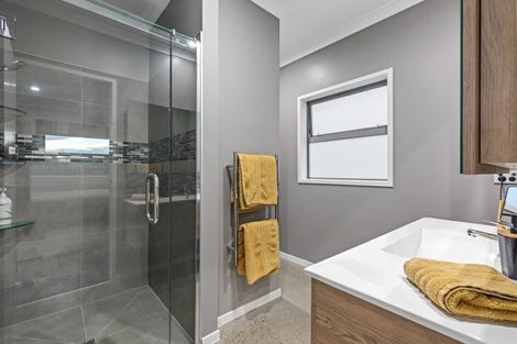 Photo of property in 111 Oteki Park Drive, Welcome Bay, Tauranga, 3112